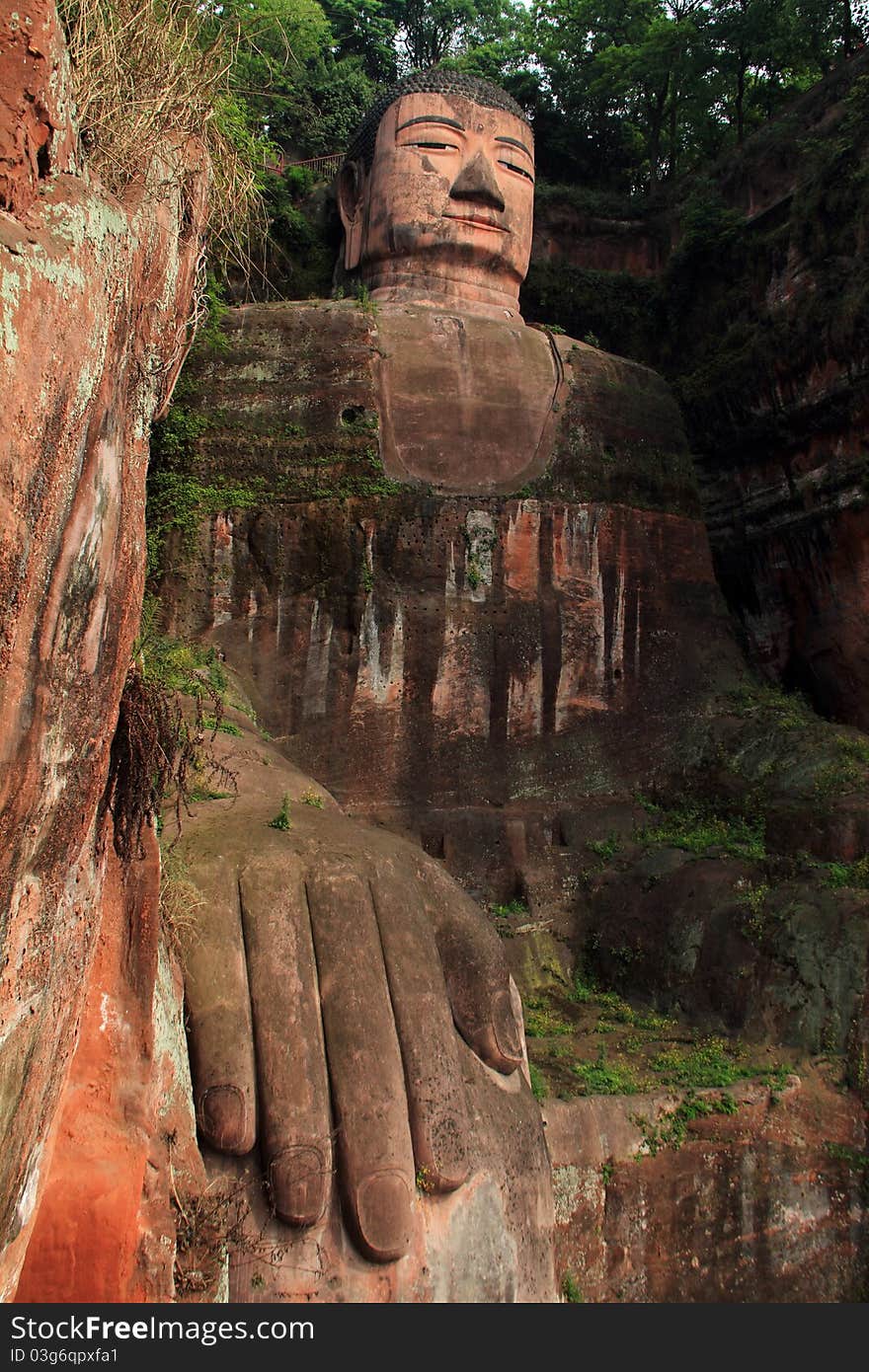 Leshan Giant Buddha is located in Leshan City, Sichuan Province, is the fine art of the Tang Dynasty statues Mo Yan is one of the world's largest stone Buddha seated. Known as: Buddha is a mountain, the mountain is a Buddha.Buddha 71 meters-high, head height 14.7 meters, the first 10 meters wide, hair 1021, 7 meters long ears, nose length 5.6 meters, 5.6 meters long eyebrows, mouth and eye length of 3.3 meters, 3 meters high neck, shoulder 24 meters, 8.3 meters long fingers, 28 meters from knee to foot, feet wide and 8.5 meters, the foot can be seated more than 
a hundred.