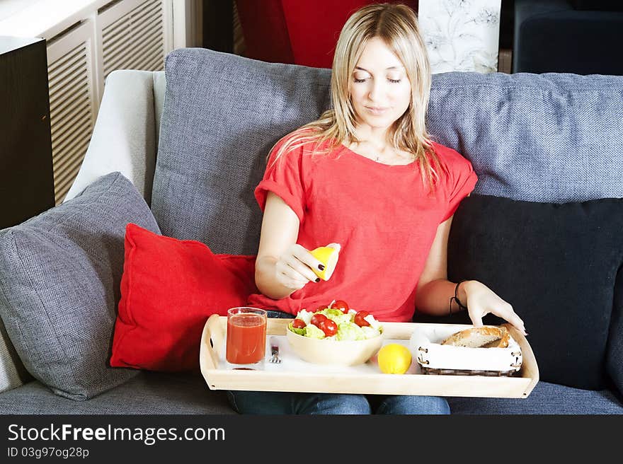 Beautiful blond woman eating a healthy meal