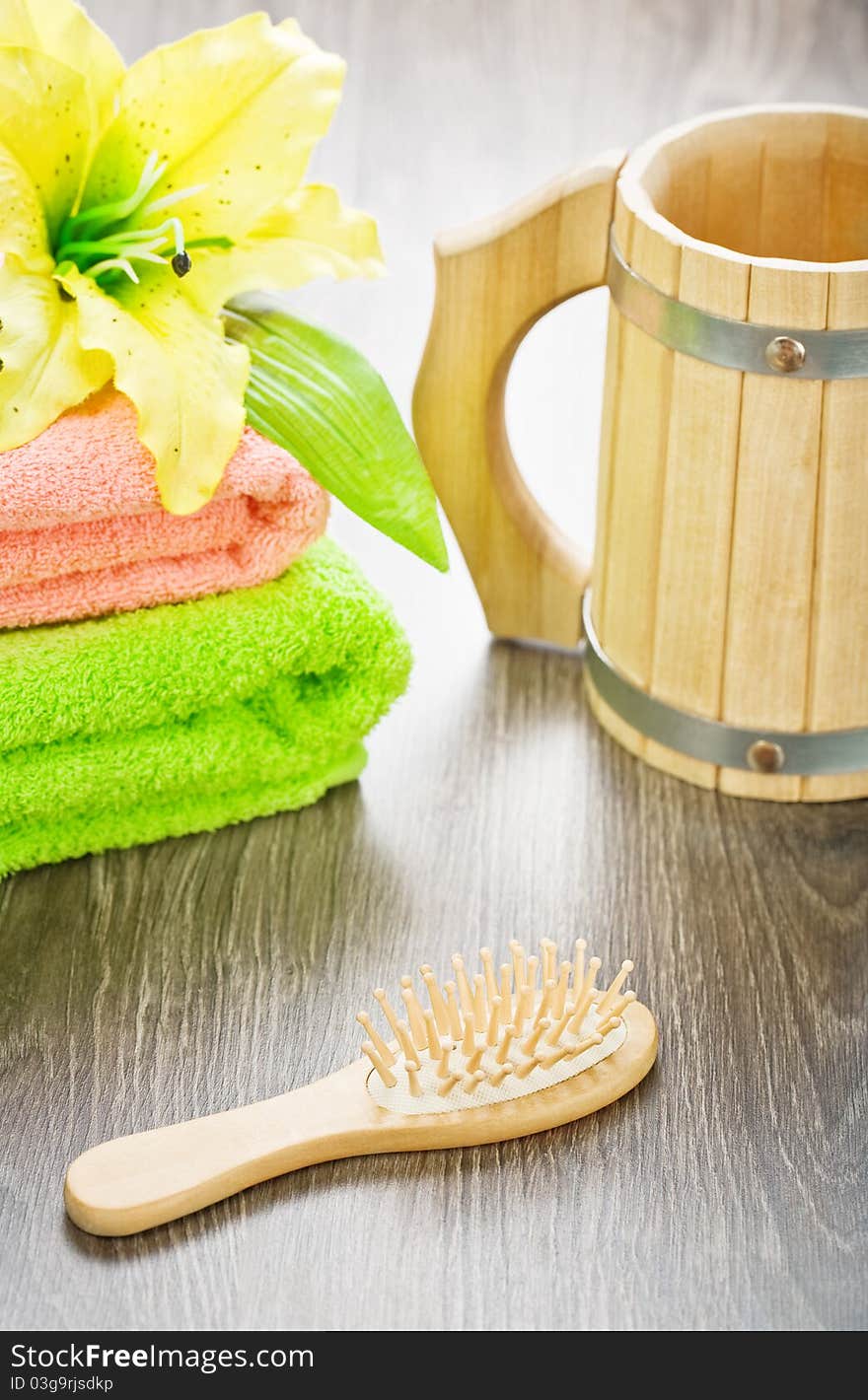 Towels flower hairbrush and mug