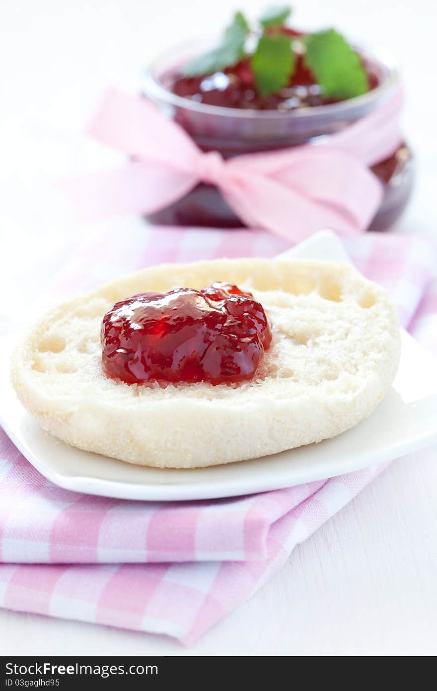 English muffin with jam