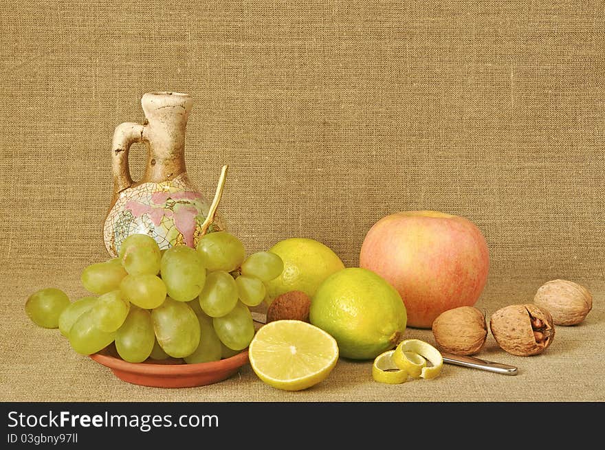 Fruit different and ceramic ware