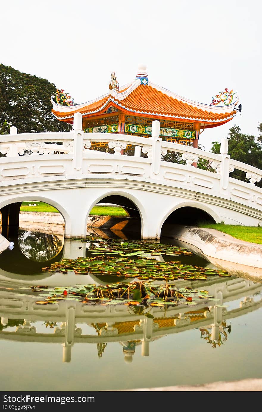 The arch of chinese bridge