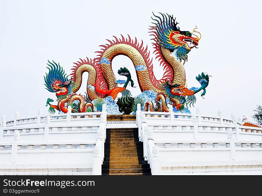 the monument of dragon at chinatown