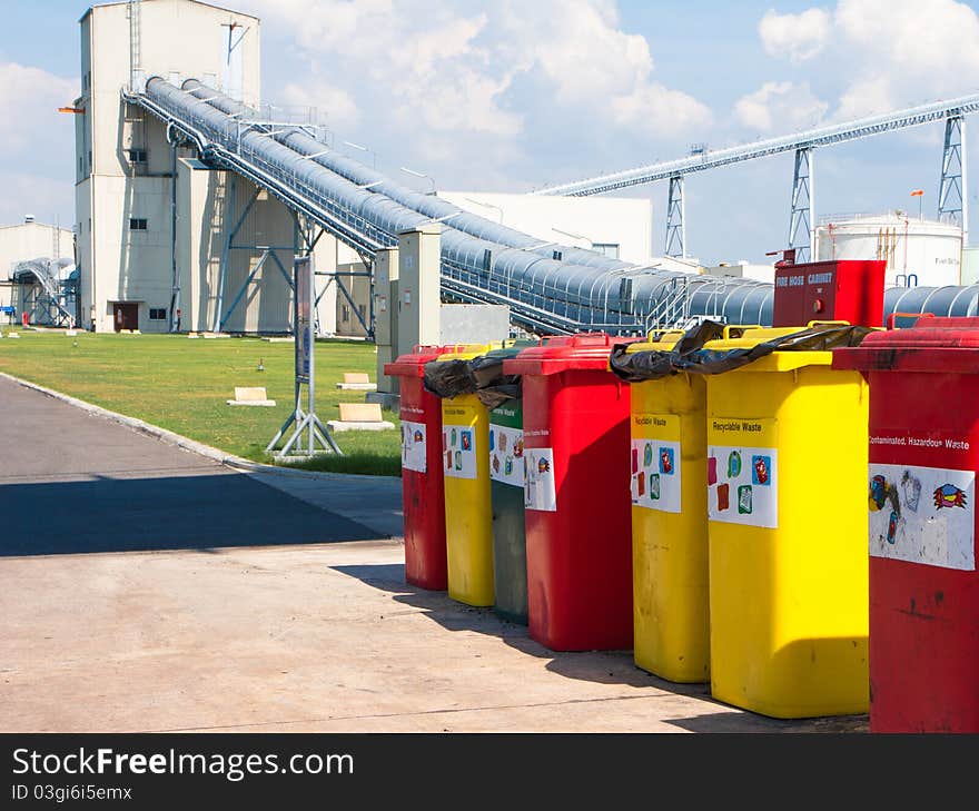 Clean environmental trash can