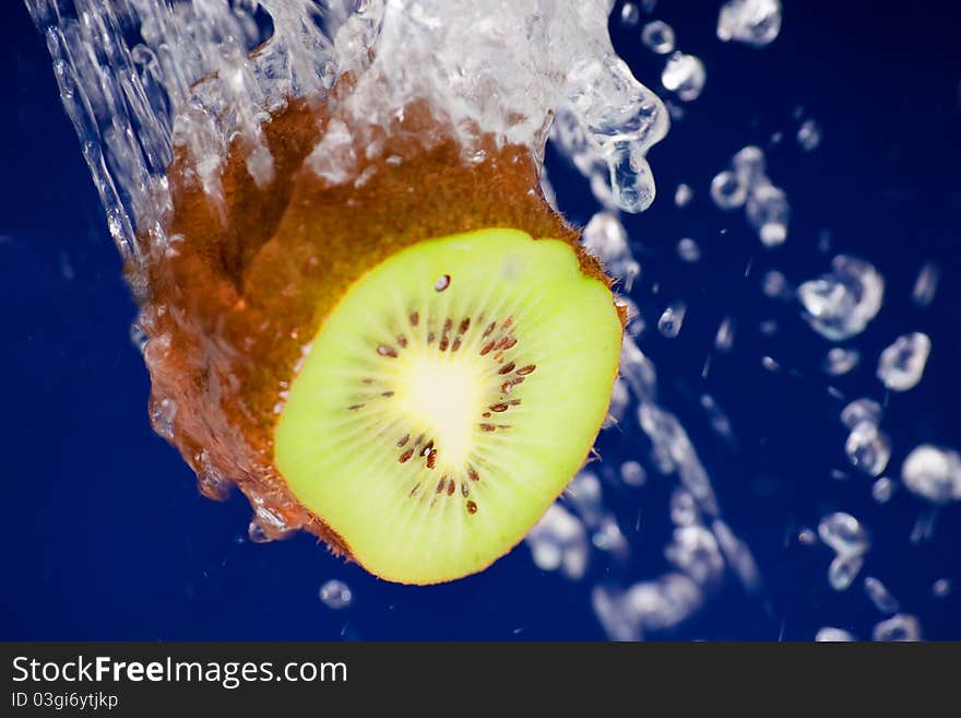 Kiwi in water