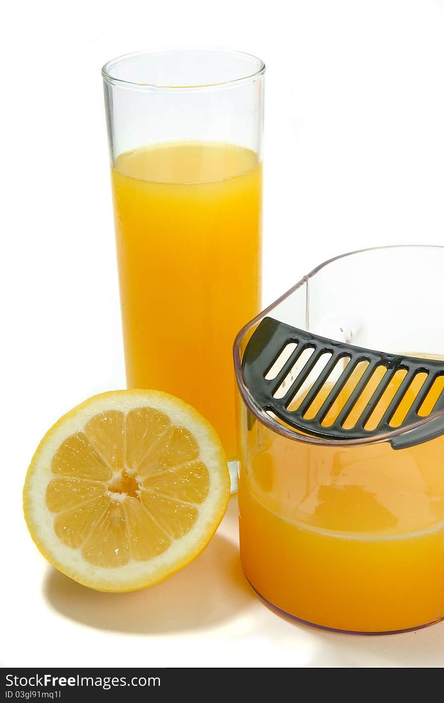 Juicer with lemons and oranges