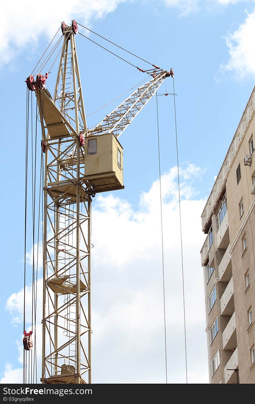 Tool crane lifting