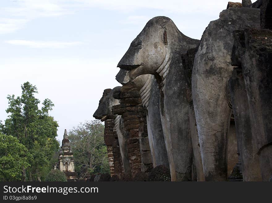 Elephant Statue beside the pagoda. Elephant Statue beside the pagoda.