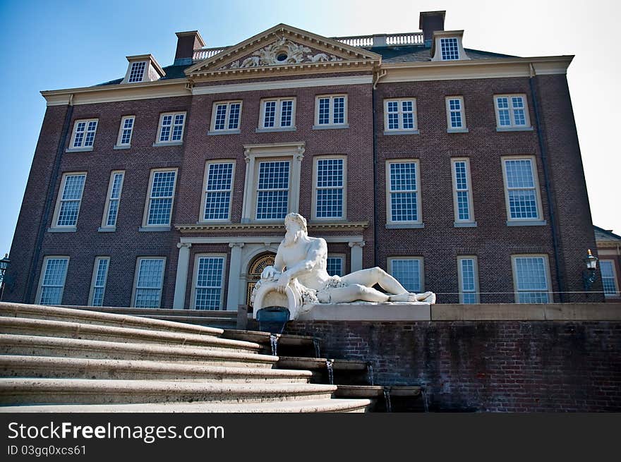 Front of royal palace het Loo in the Netherlands .