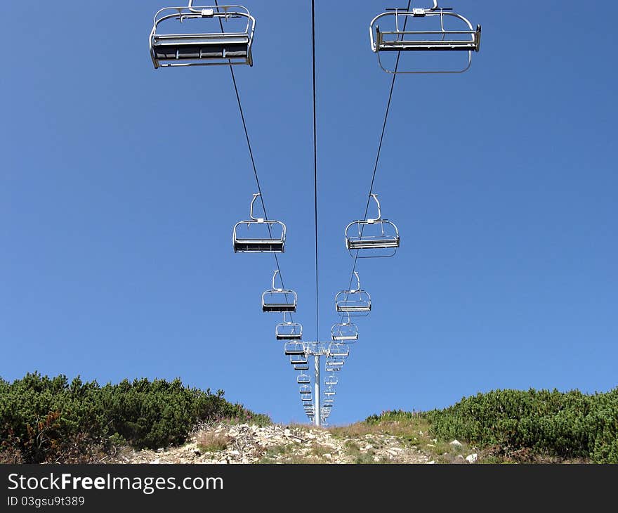 Mountain ski lift