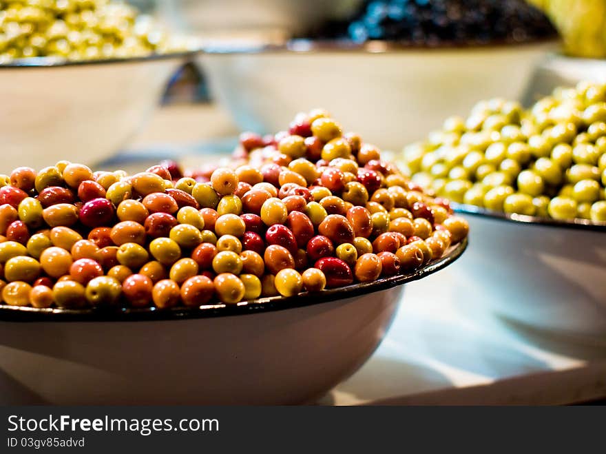 A bowl of green and yellow olives