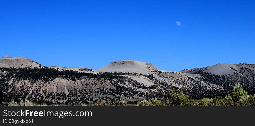 Mono Lake, California. Mono Lake is at least 760,000 years ago as a terminal lake in a basin that has no outlet to the ocean. Because it lacks an outlet, dissolved salts make the lake very alkaline and salty.