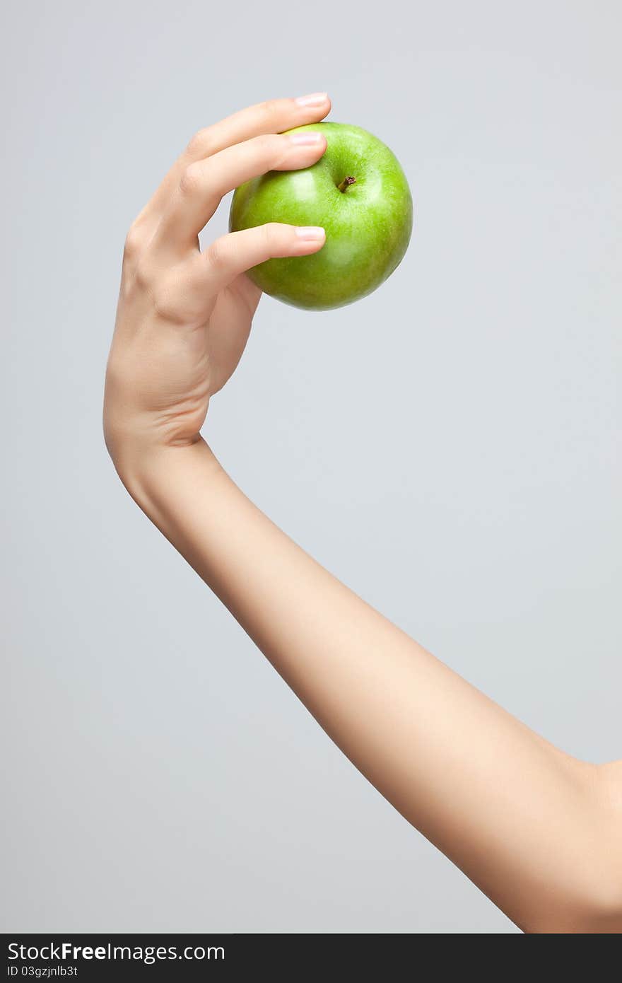 Hand holding apple.