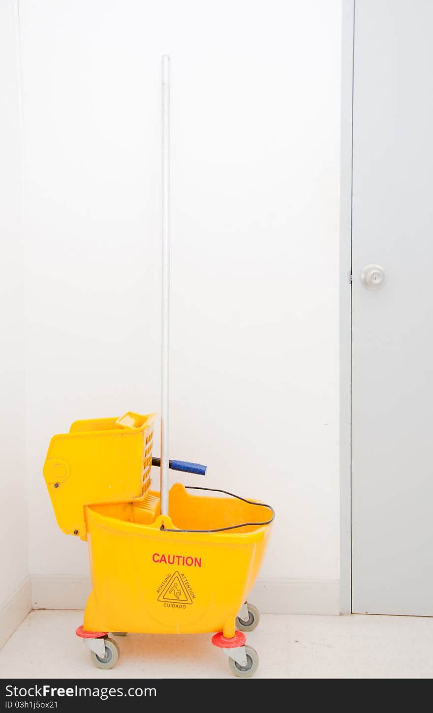 Mop and bucket for cleaner set