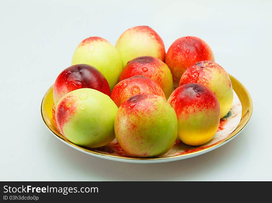 The fresh nectarine, the color change is quite rich.