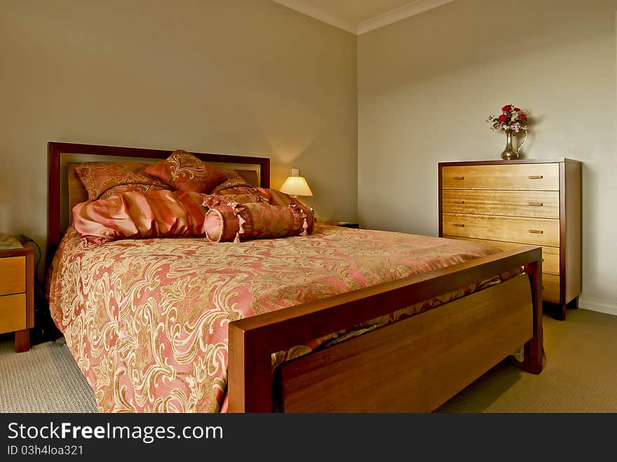 A bed room with bed, cupboards and lamps. A bed room with bed, cupboards and lamps.