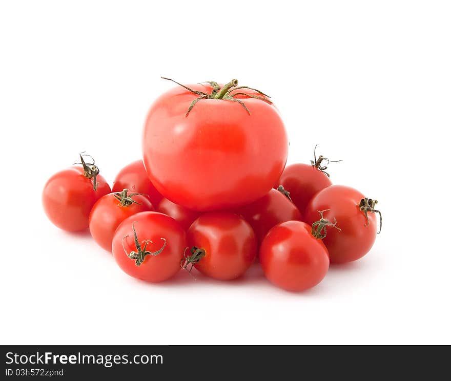 Tomate and several tomates cherries