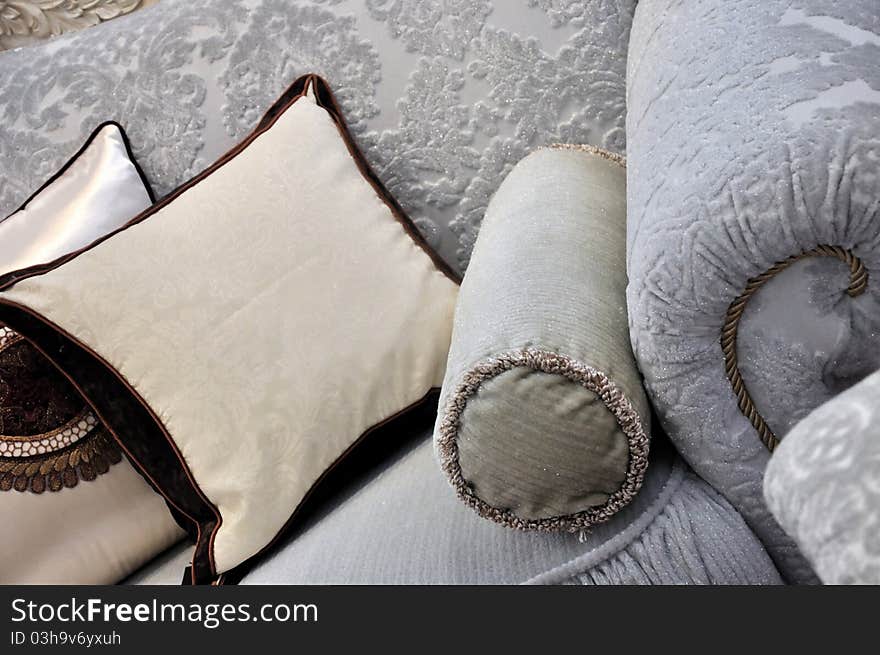 Cloth sofa handle and pillow