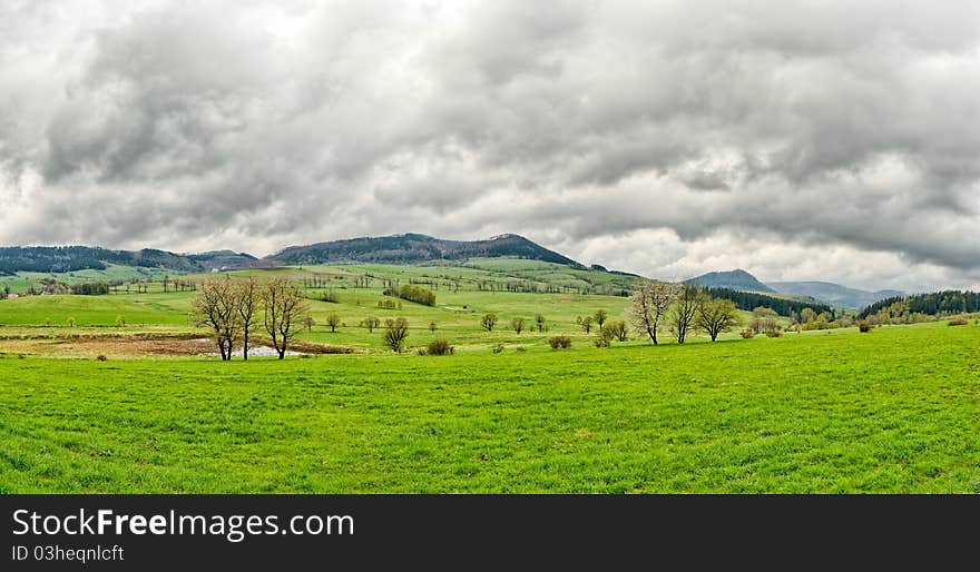 High dynamics range scene with rainy clouds