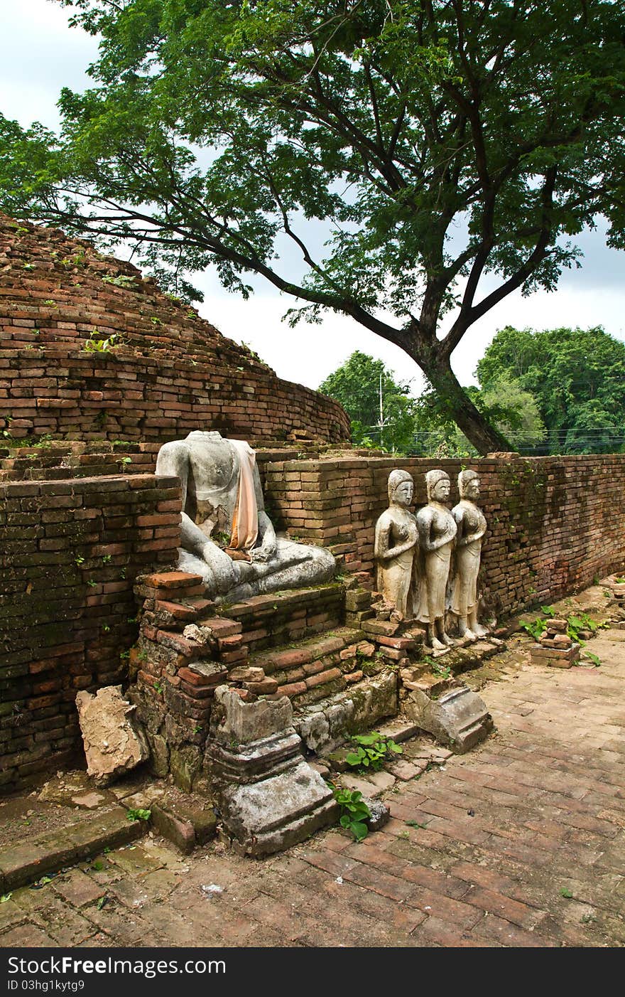 Ruin Buddhist Statue