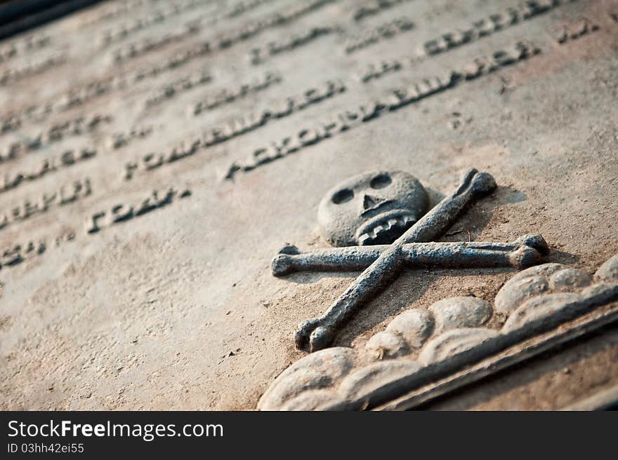 Tombstone with skull and crossbones