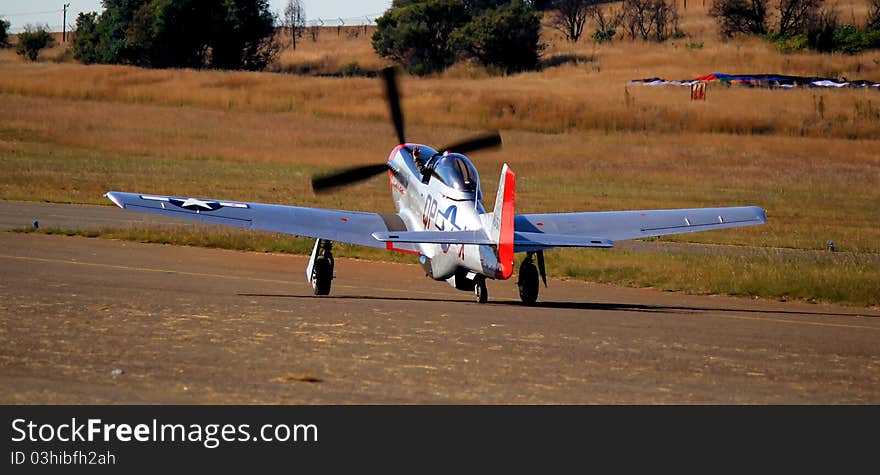 AIRPLANE MUSTANG