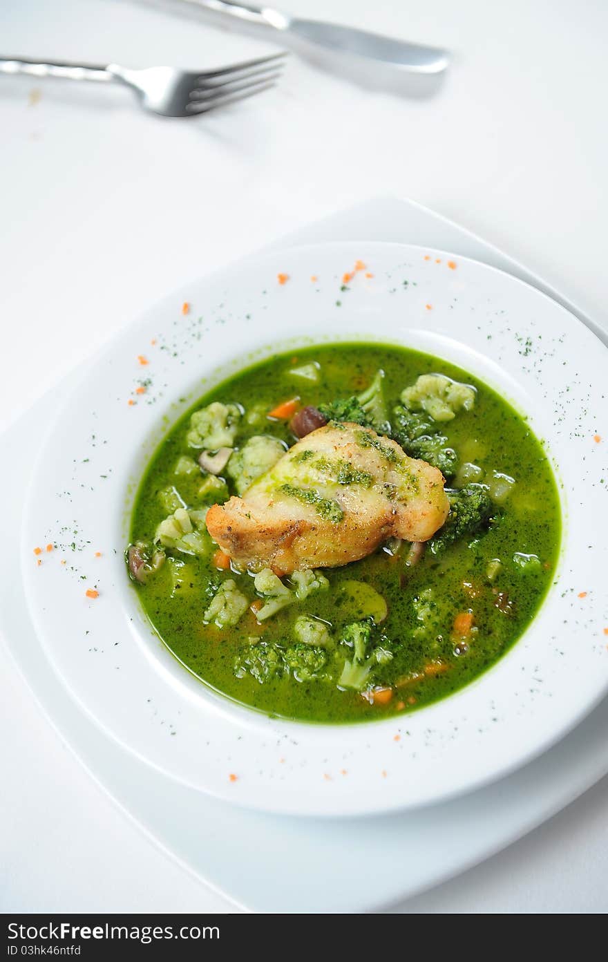 Fish and vegetable green soup