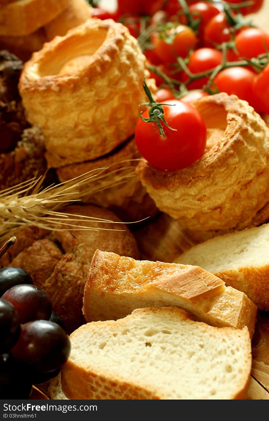 Tomatoes and fresh baking on wooden