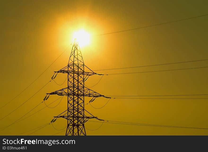 Support high-voltage power lines in the sun and sky. Support high-voltage power lines in the sun and sky