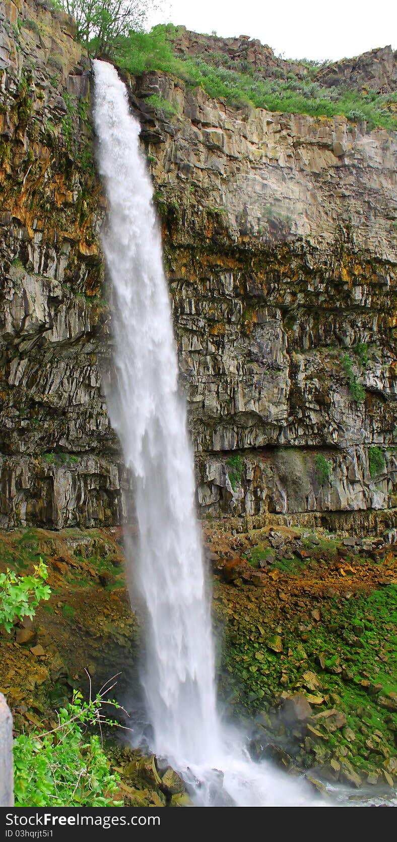 A waterfall in Twin Falls Idaho on a cloudy spring day.