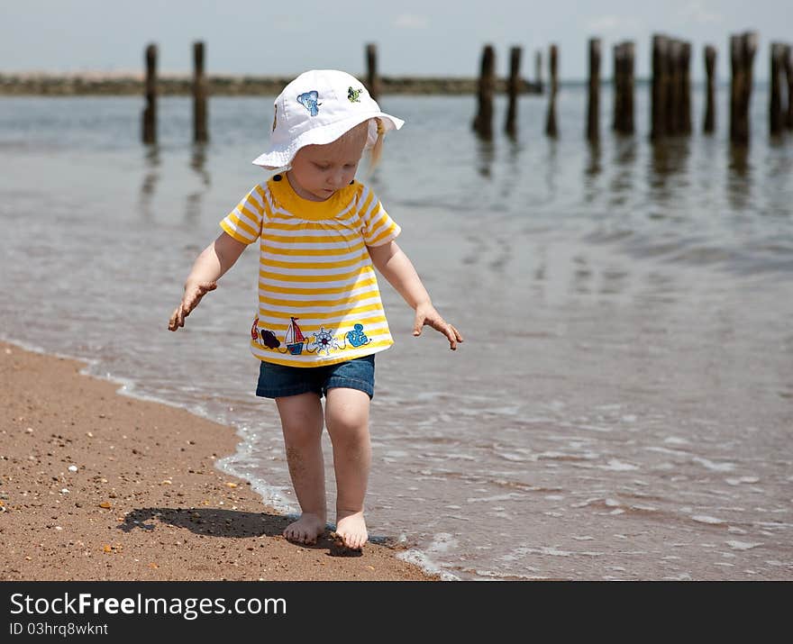 Image of the baby girl on the beach