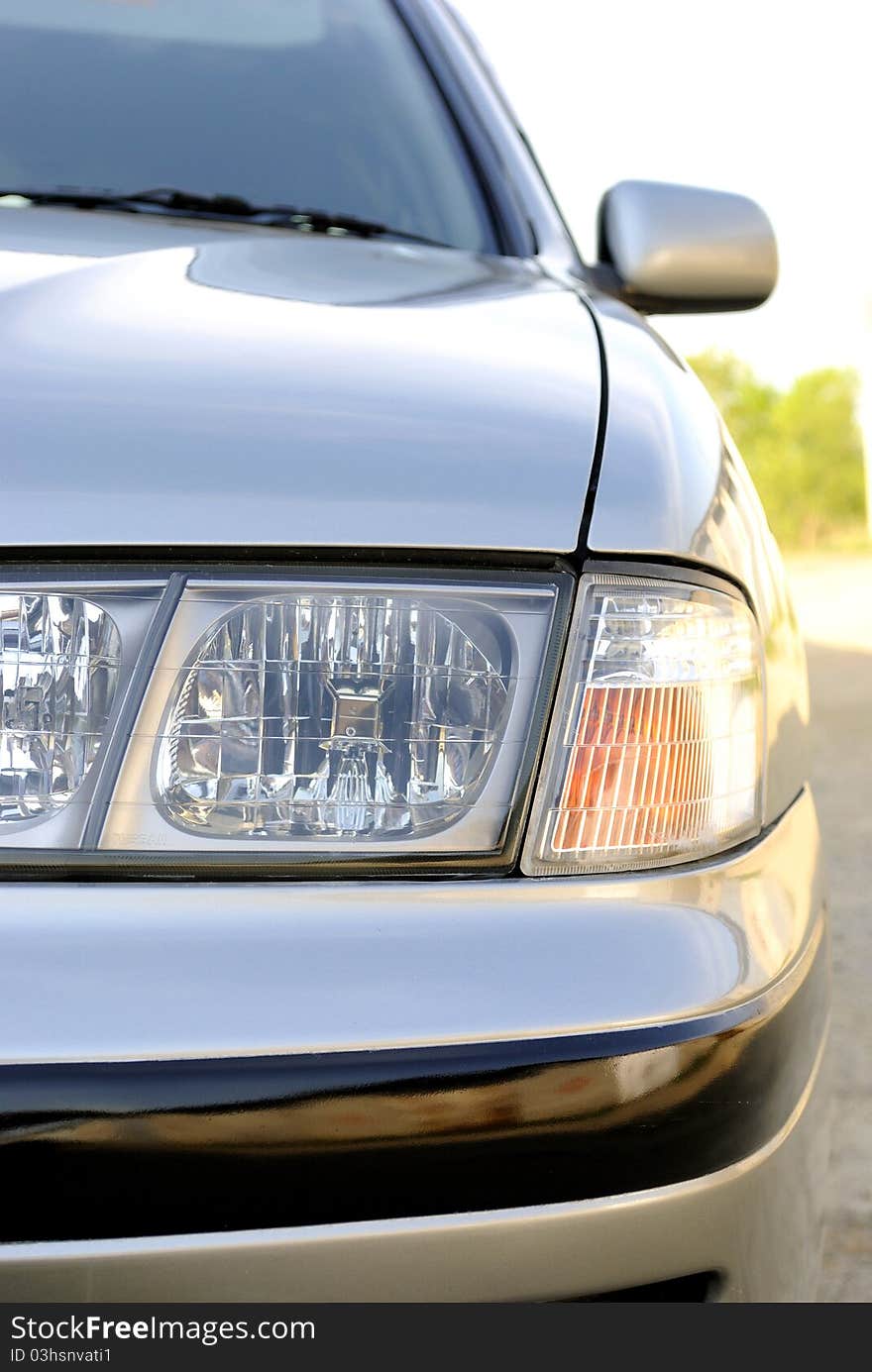 The left headlight of the gray modern car