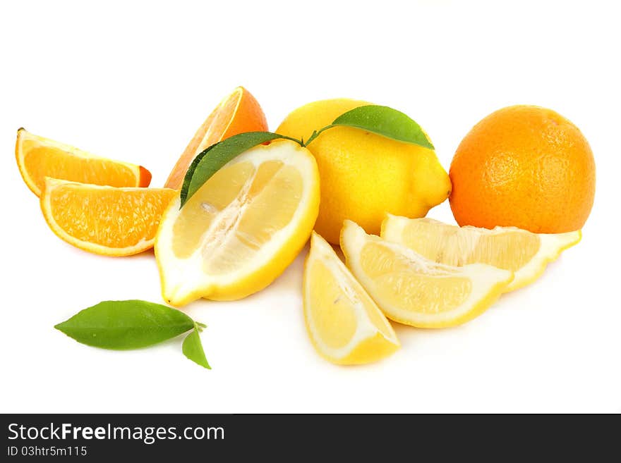 Composition from lemons and oranges, whole and cut by segments