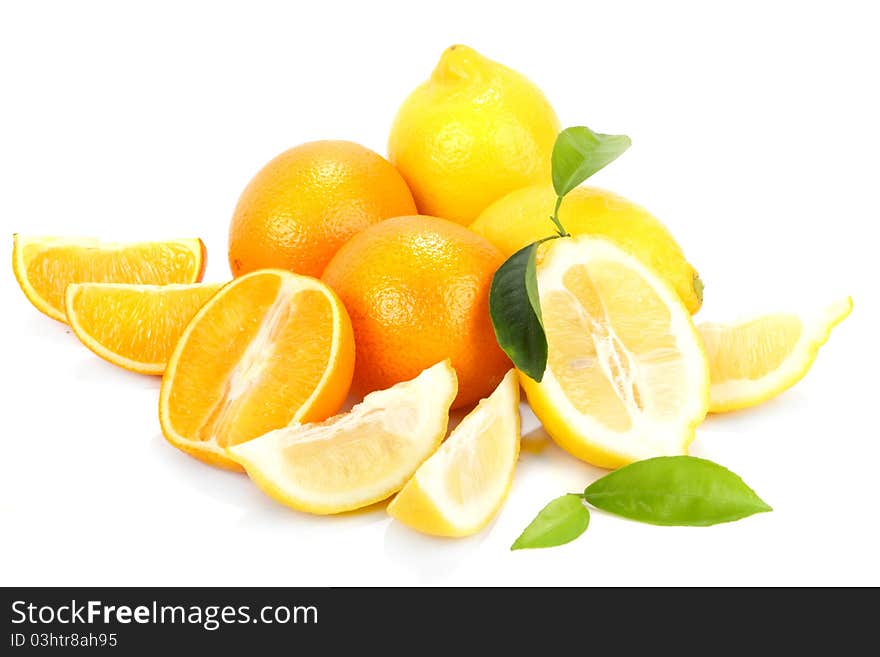 Composition from lemons and oranges, whole and cut by segments