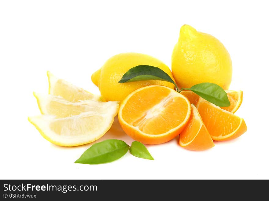 Composition from lemons and oranges, whole and cut by segments