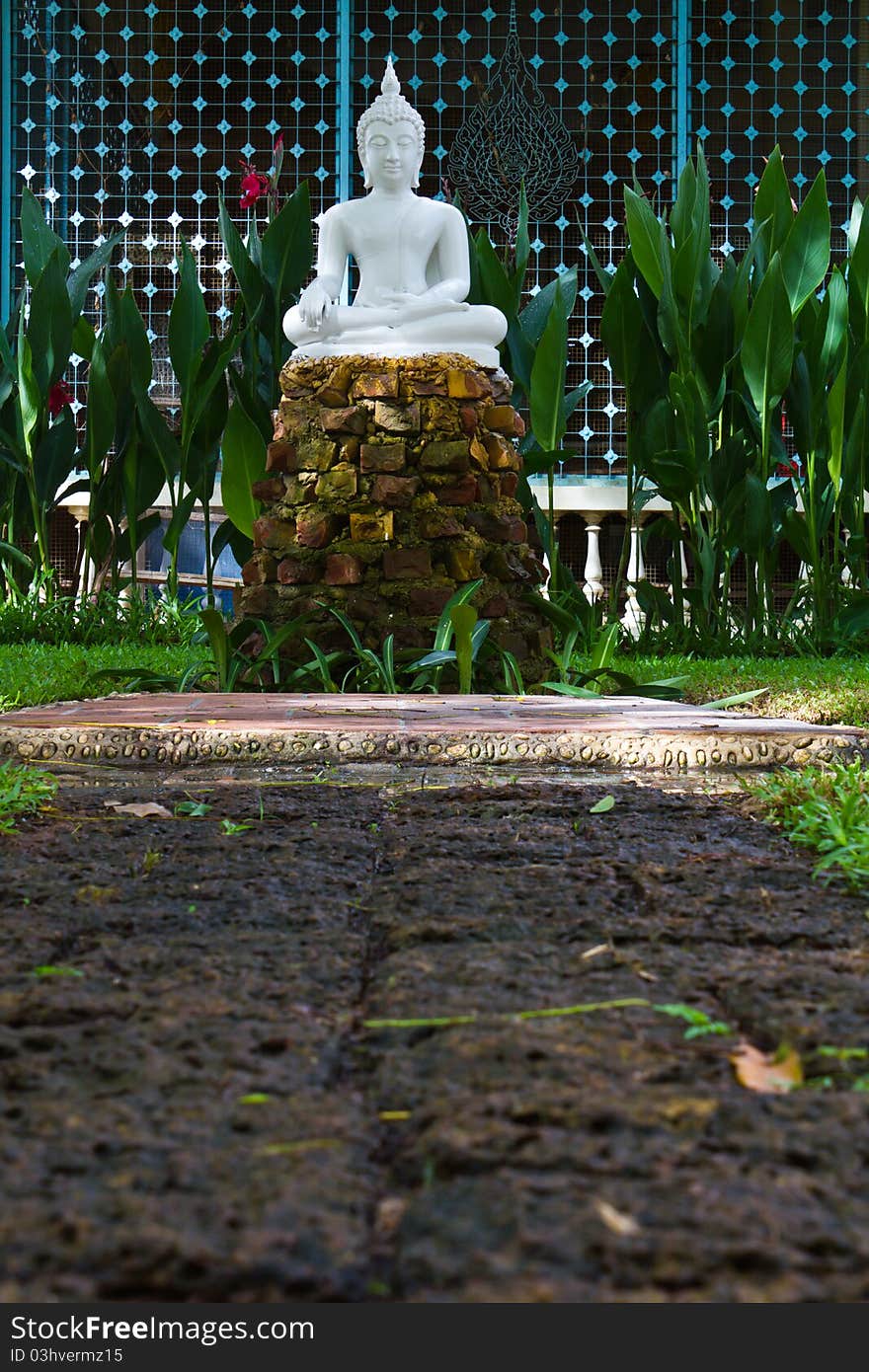 Way bricks and stones. To find the Buddha.