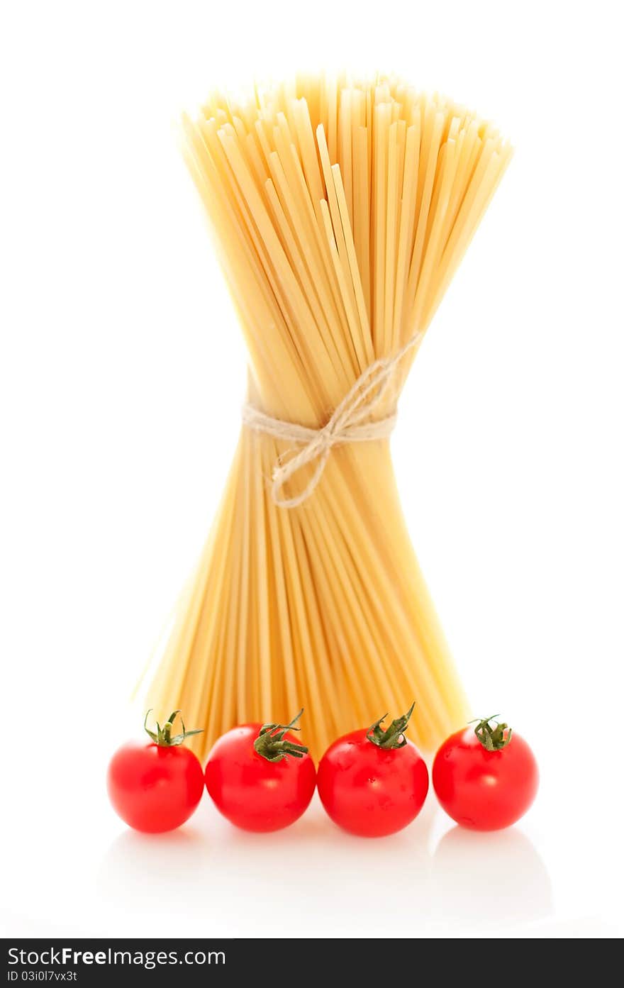 Spaghetti and tomato