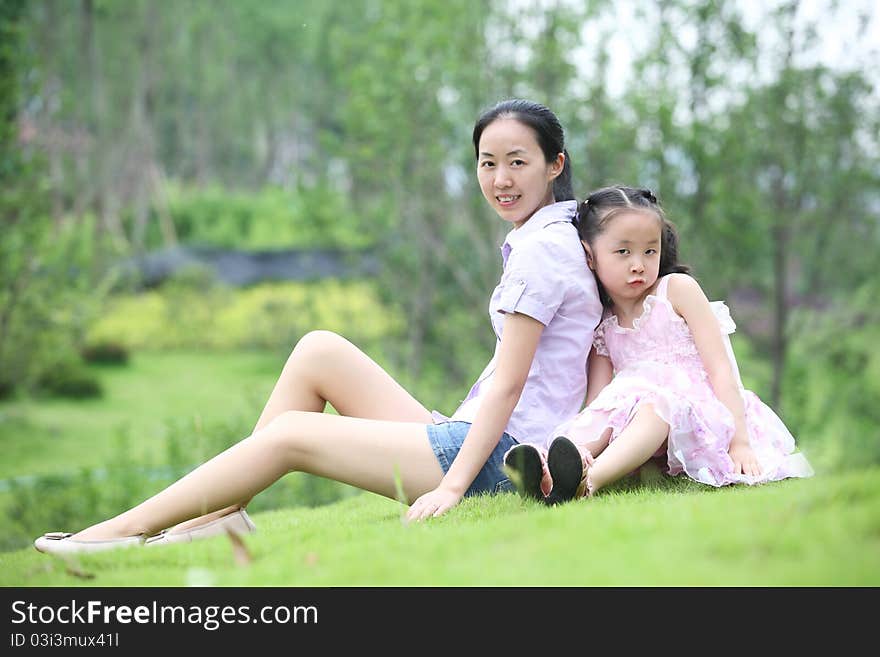 Family photos in the park, mother and daughter's leisure life