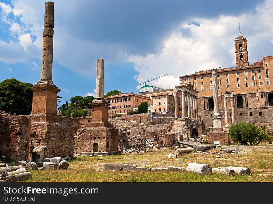 Looking toward the remains of the temple of saturn, the roman forum, italy.