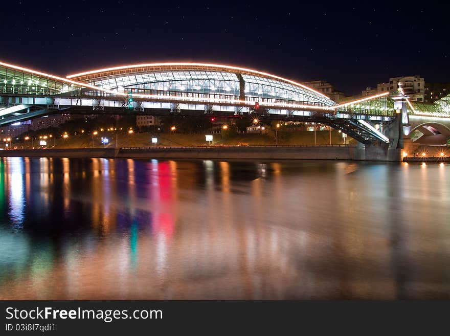 The bridge at night in Moscow