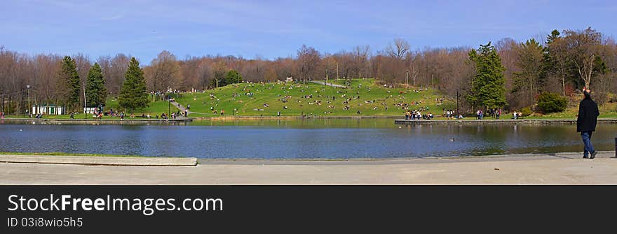 Wide view of a lake at Park Mont Royal, Montreal