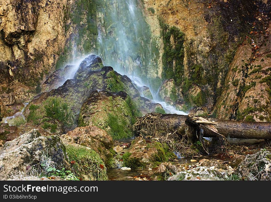 Pisoaia Waterfall