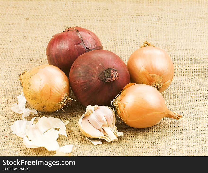 Organic red end white onions,garlic