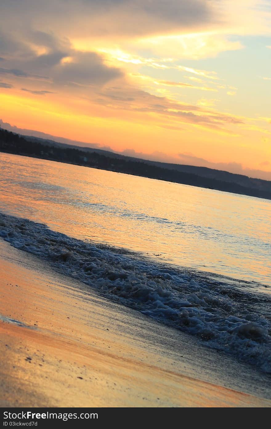 Photo of sunrise on sea, Vietnam