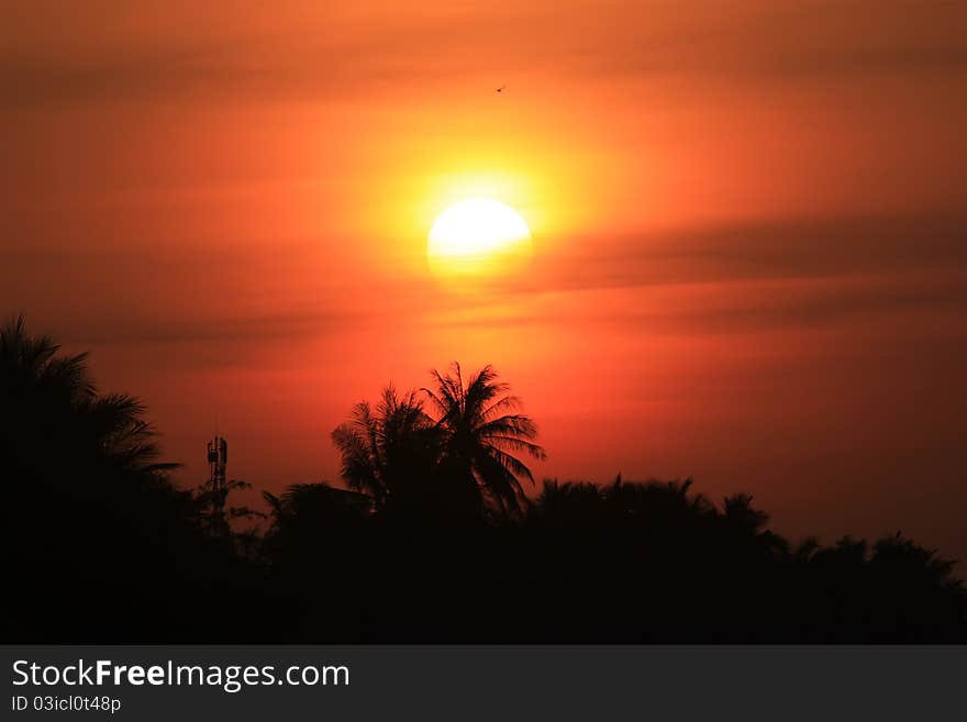 Photo of sunrise on sea, Vietnam