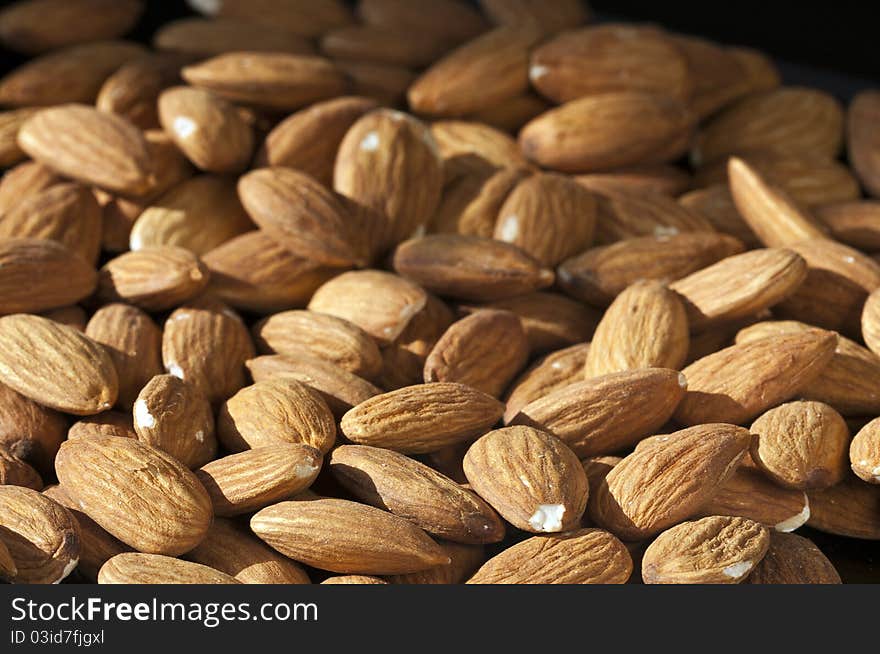 Raw almonds