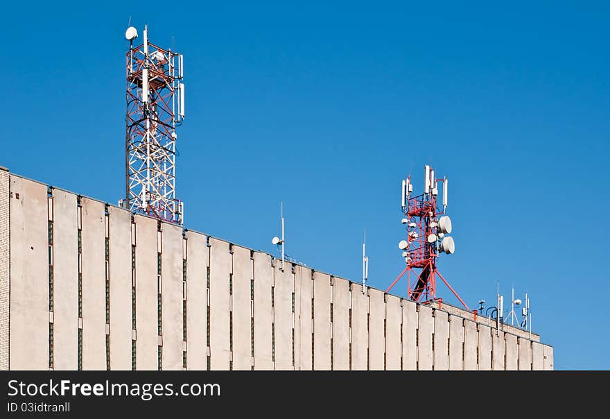 Receiving-transmitting equipment on the roof of the telecommunication center