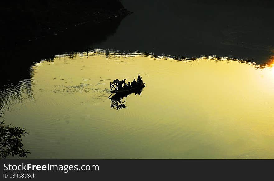 Southeast the Chinese Guizhou Province ships the crossing river person to cross the ship every day