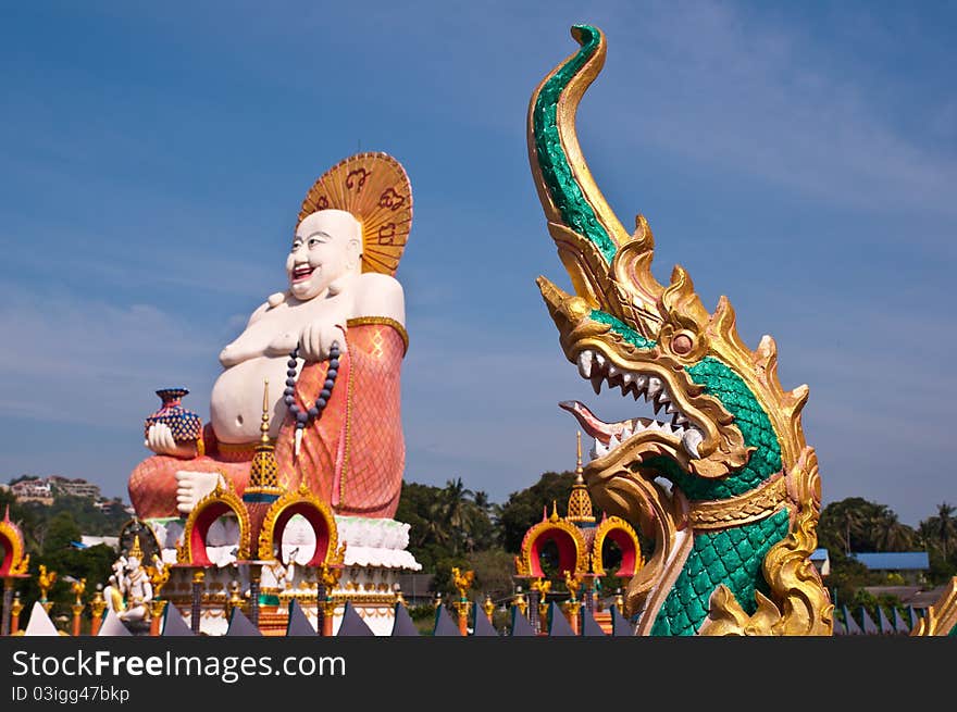 The sculpture of naga head and king Sang Ja e gum Science in the temple