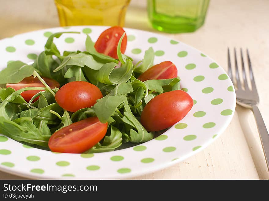 Fresh salad with tomatoes and rocket